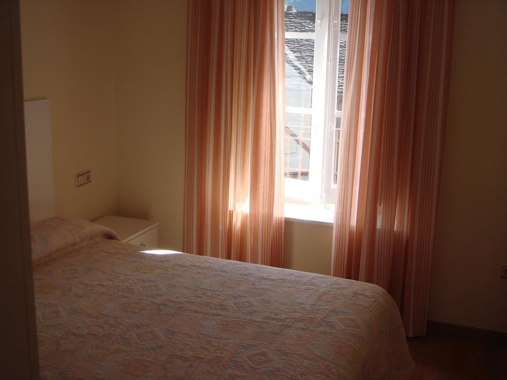 Apartamentos Valles Broto Habitación foto